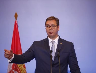 Σερβία: Χιλιάδες διαδηλωτές βγήκαν στους δρόμους για να διαδηλώσουν κατά του Α.Βούτσιτς (βίντεο-φωτο)